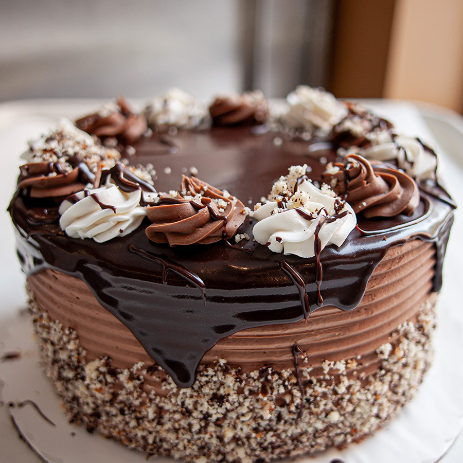 a round Chocolate cake